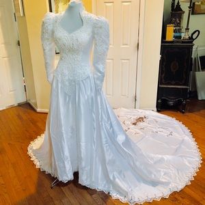 ALFRED ANGELO DREAM MAKER White  Wedding Dress